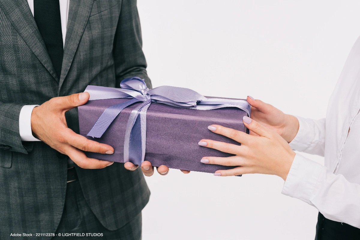 Technik als Mitarbeitergeschenk: Was wirklich ankommt